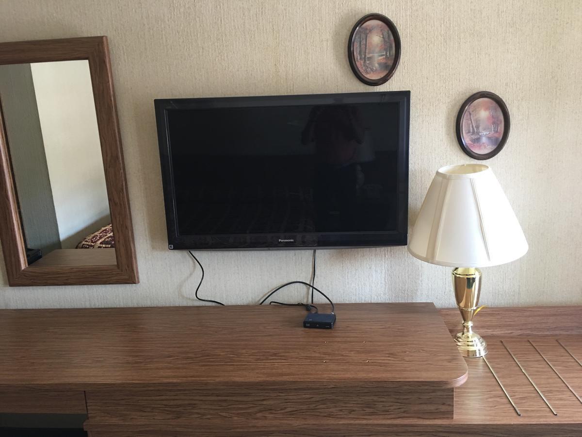 Parkway Inn Vestal Bagian luar foto