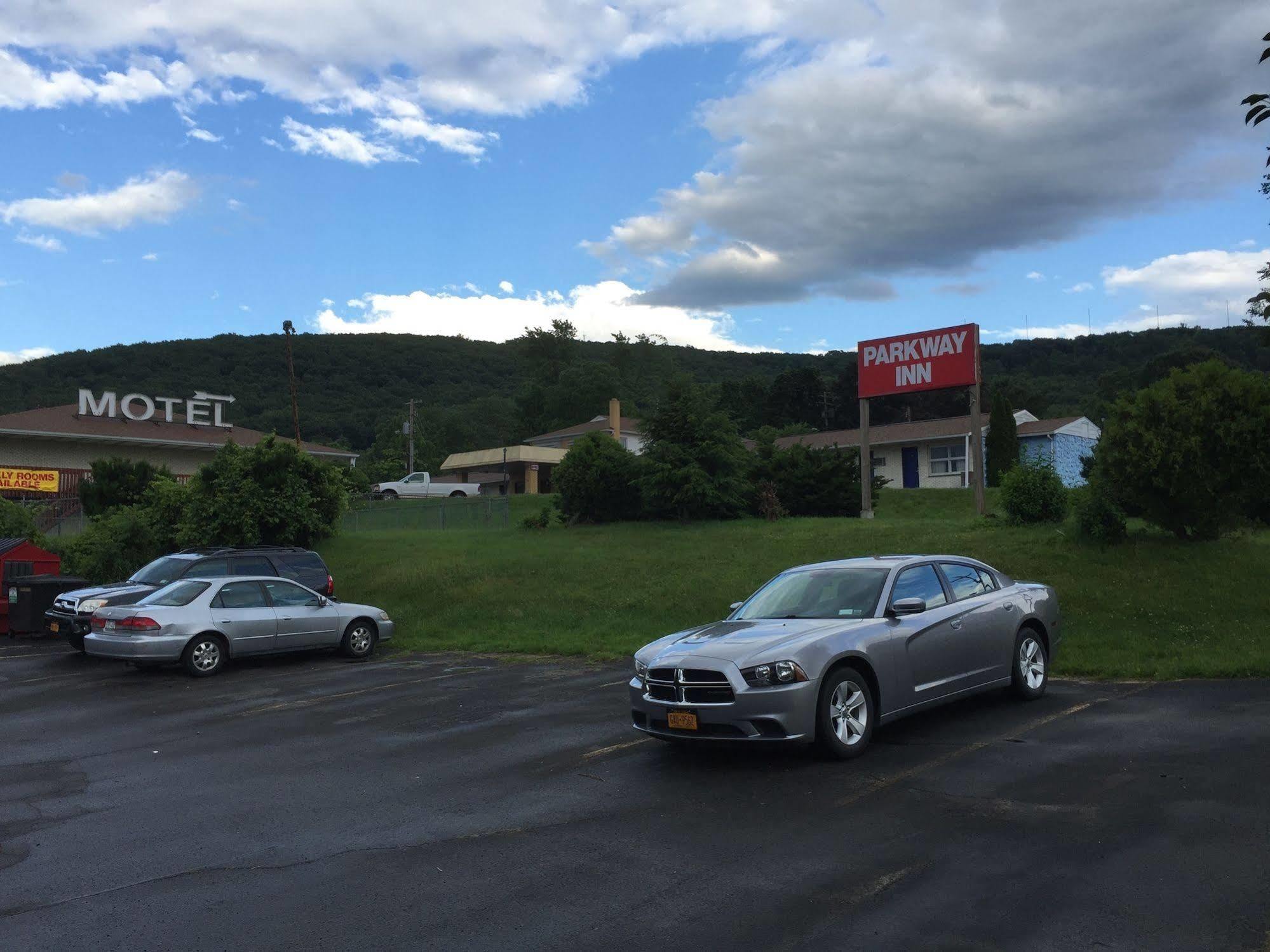Parkway Inn Vestal Bagian luar foto