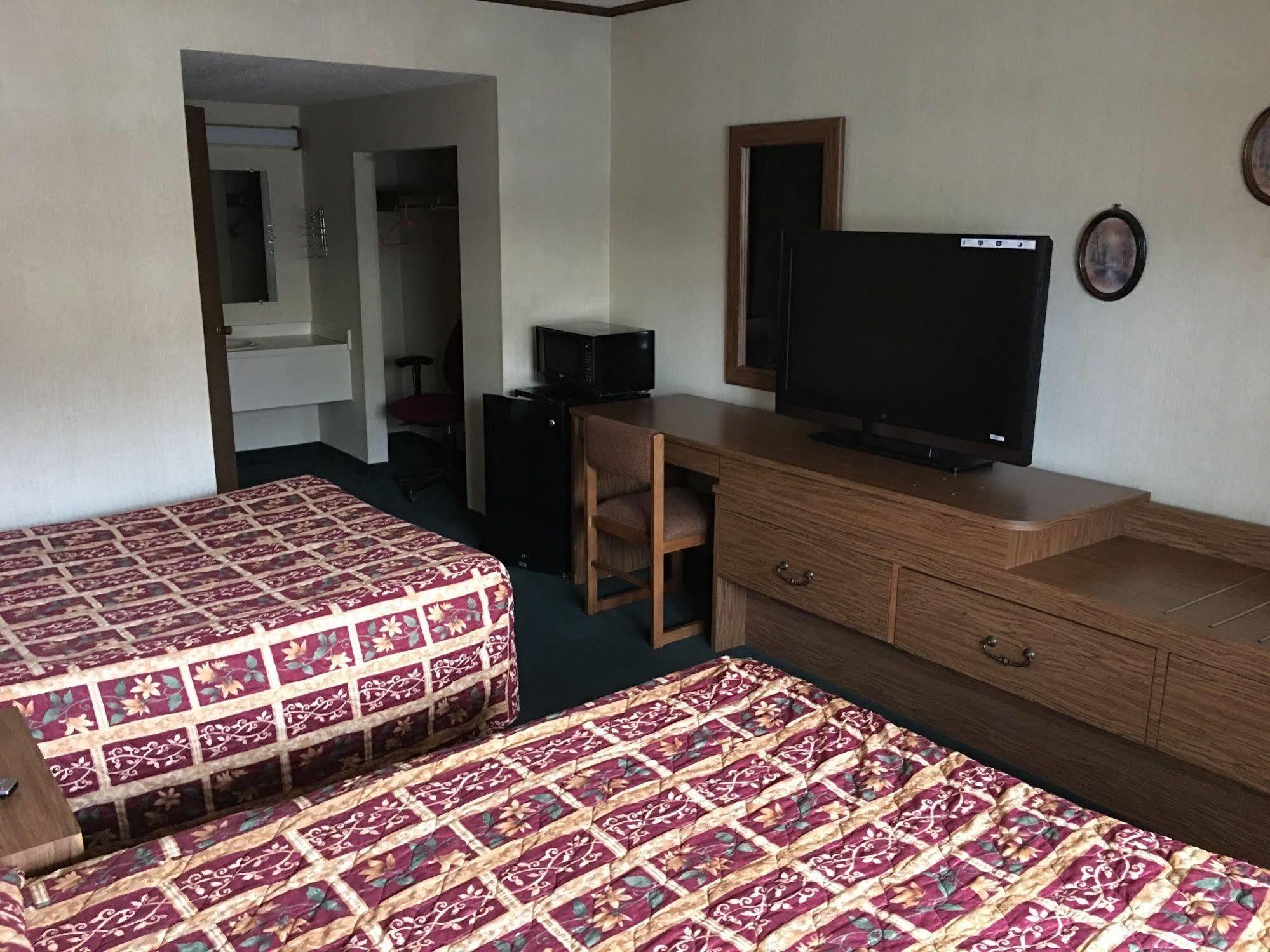 Parkway Inn Vestal Bagian luar foto