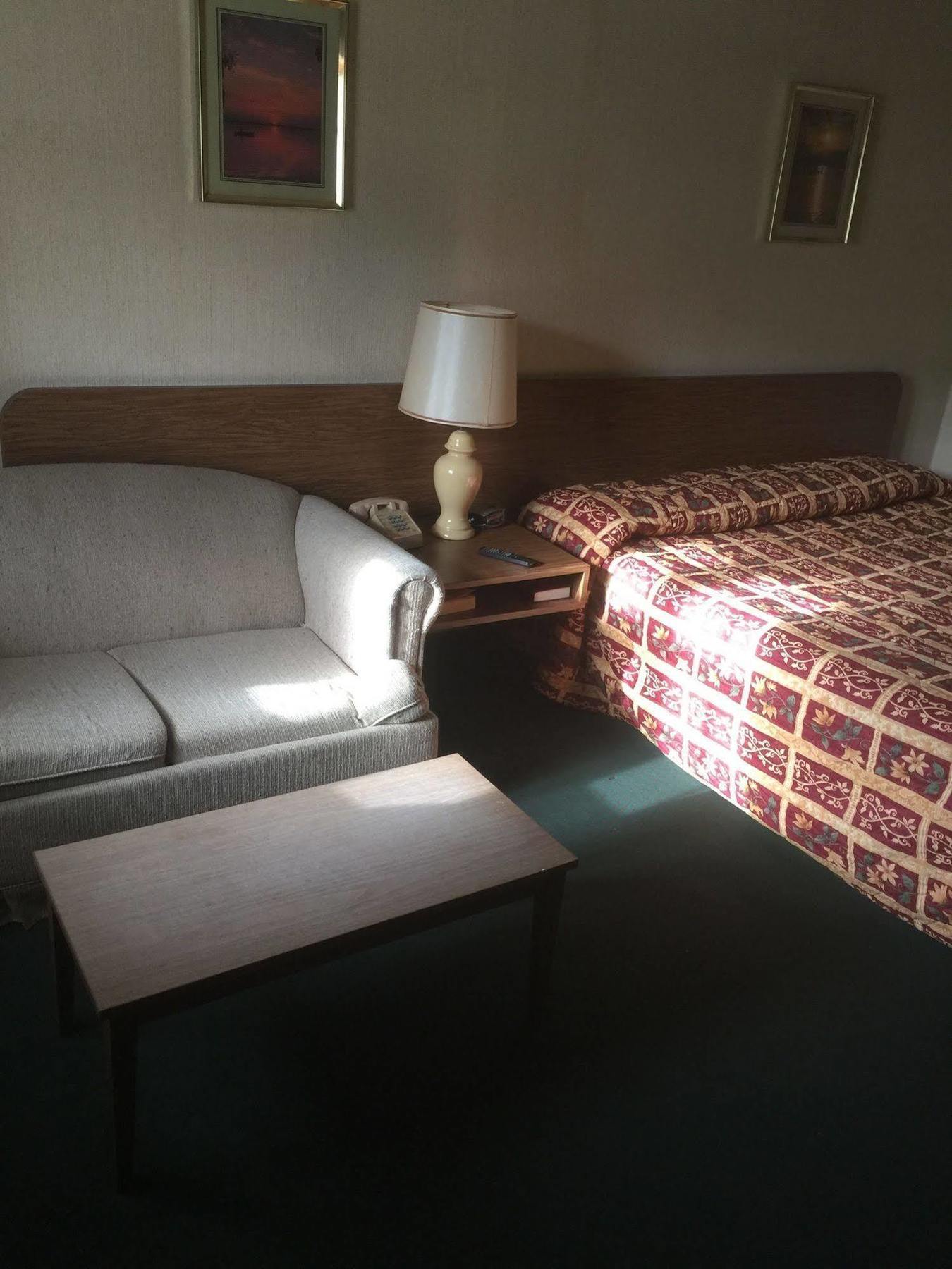 Parkway Inn Vestal Bagian luar foto