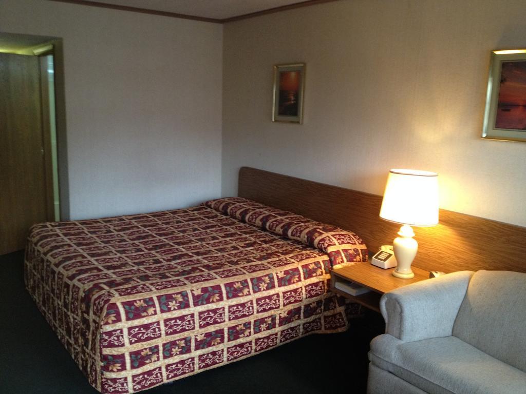 Parkway Inn Vestal Bagian luar foto