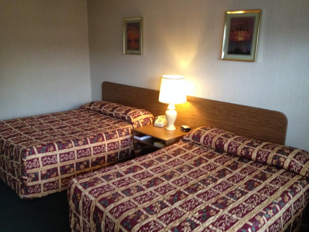 Parkway Inn Vestal Ruang foto