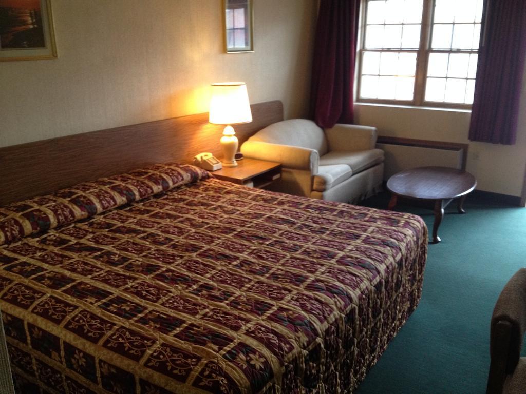 Parkway Inn Vestal Bagian luar foto
