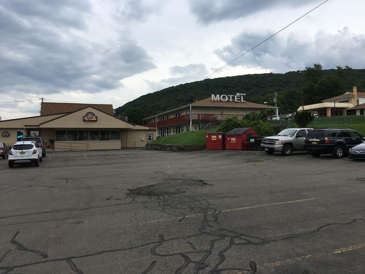 Parkway Inn Vestal Bagian luar foto